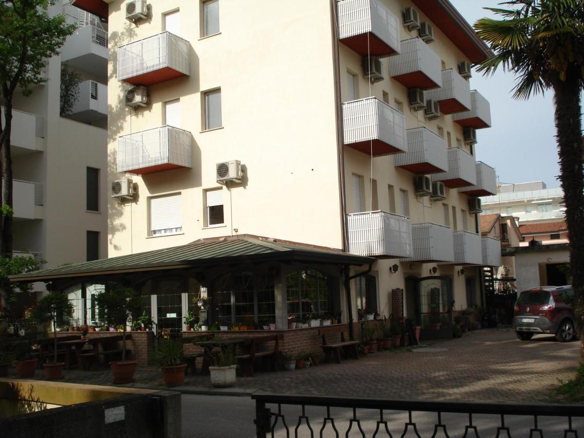 La Quercia Hotel Lignano Sabbiadoro Exterior foto