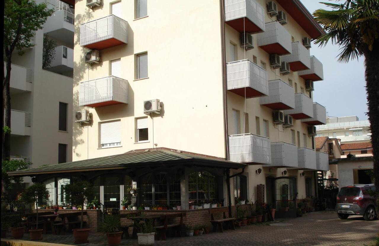 La Quercia Hotel Lignano Sabbiadoro Exterior foto